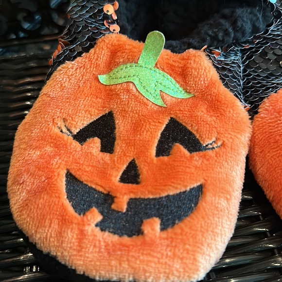 🌷3 for $12 Hyde & Eek Jack-o-lantern Slipper Gripper Socks M/L 8-10 WMN - Picture 2 of 5